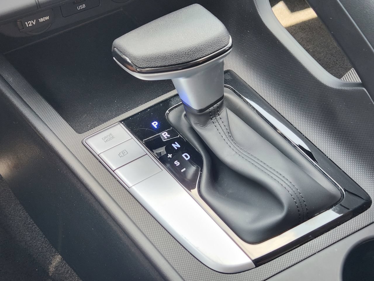 Certified 2025 Hyundai Elantra SE FWD image 18