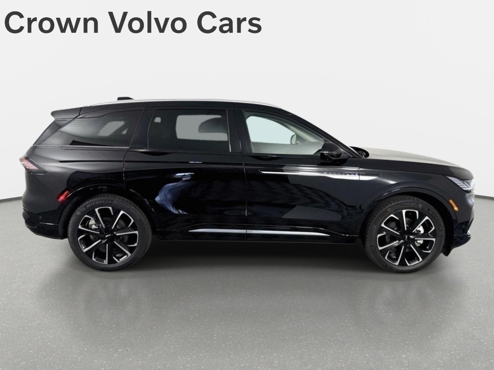 Used 2024 Lincoln Nautilus Reserve AWD/4WD image 5