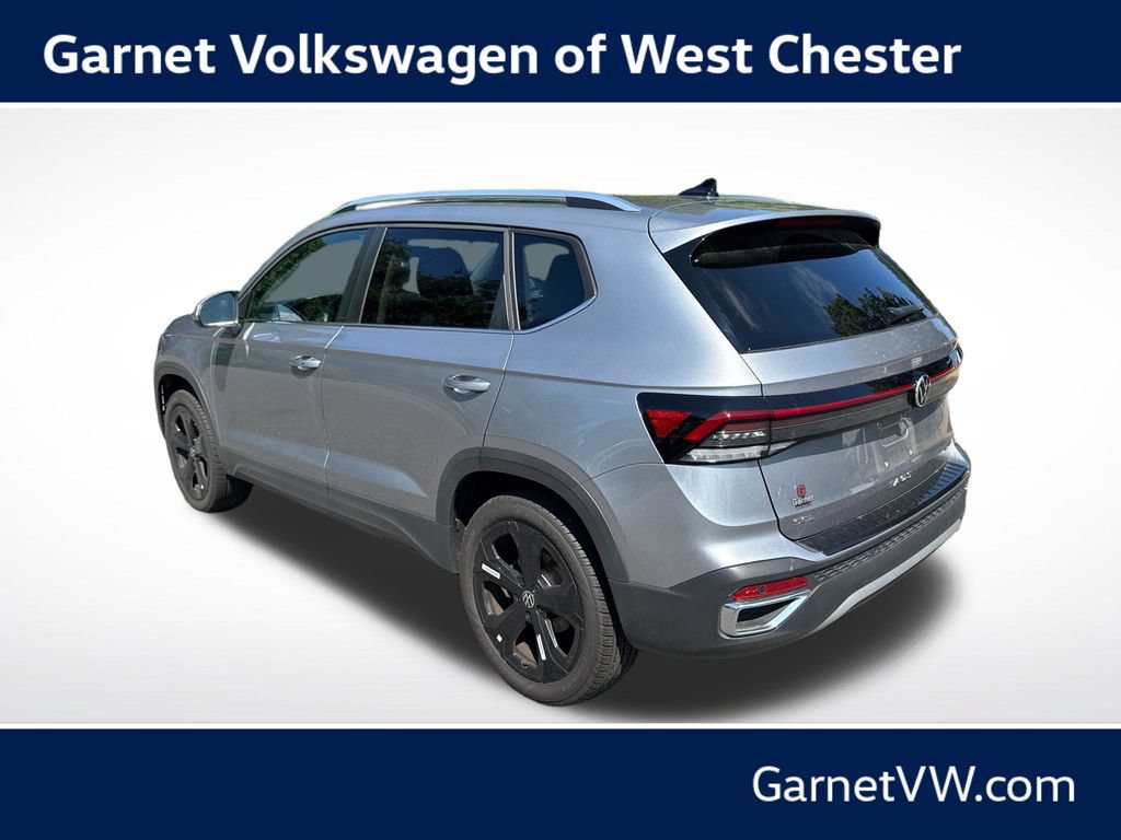 Used 2025 Volkswagen Taos SEL AWD/4WD image 3