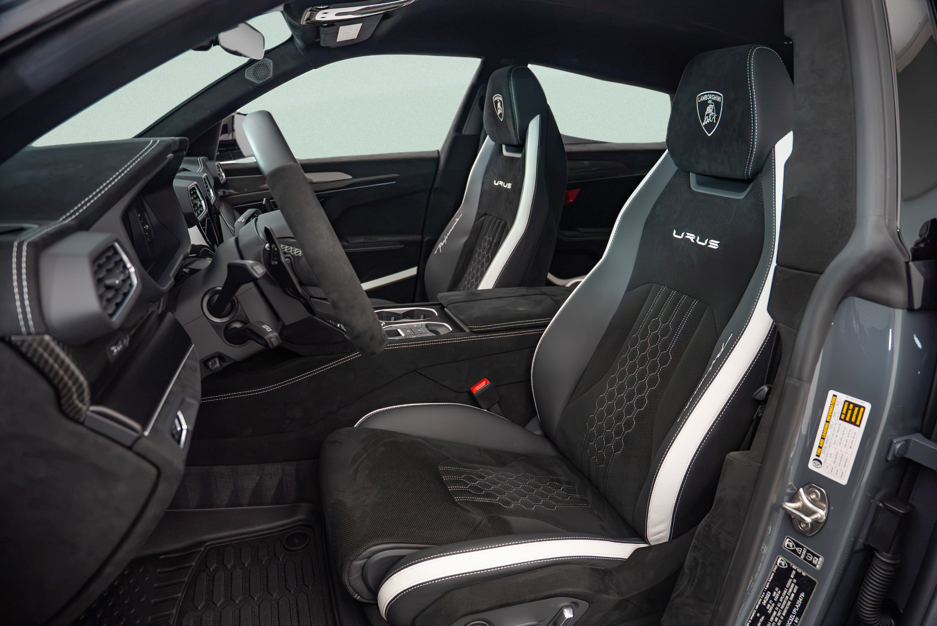 Used 2023 Lamborghini Urus Performante AWD/4WD image 9