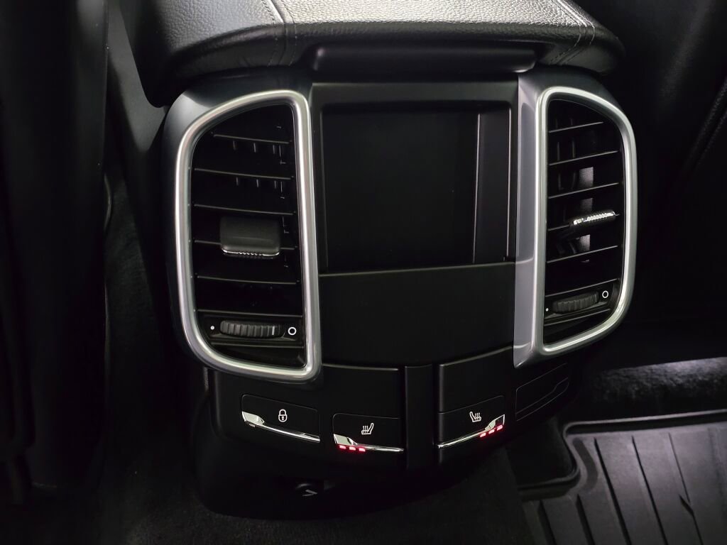Used 2018 Porsche Cayenne image 19