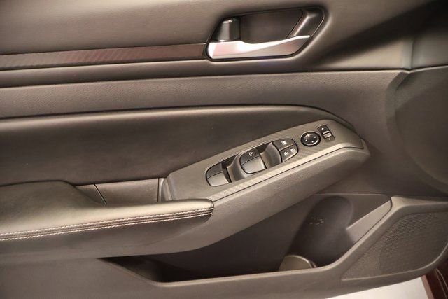 Used 2024 Nissan Altima 2.5 SV FWD image 9