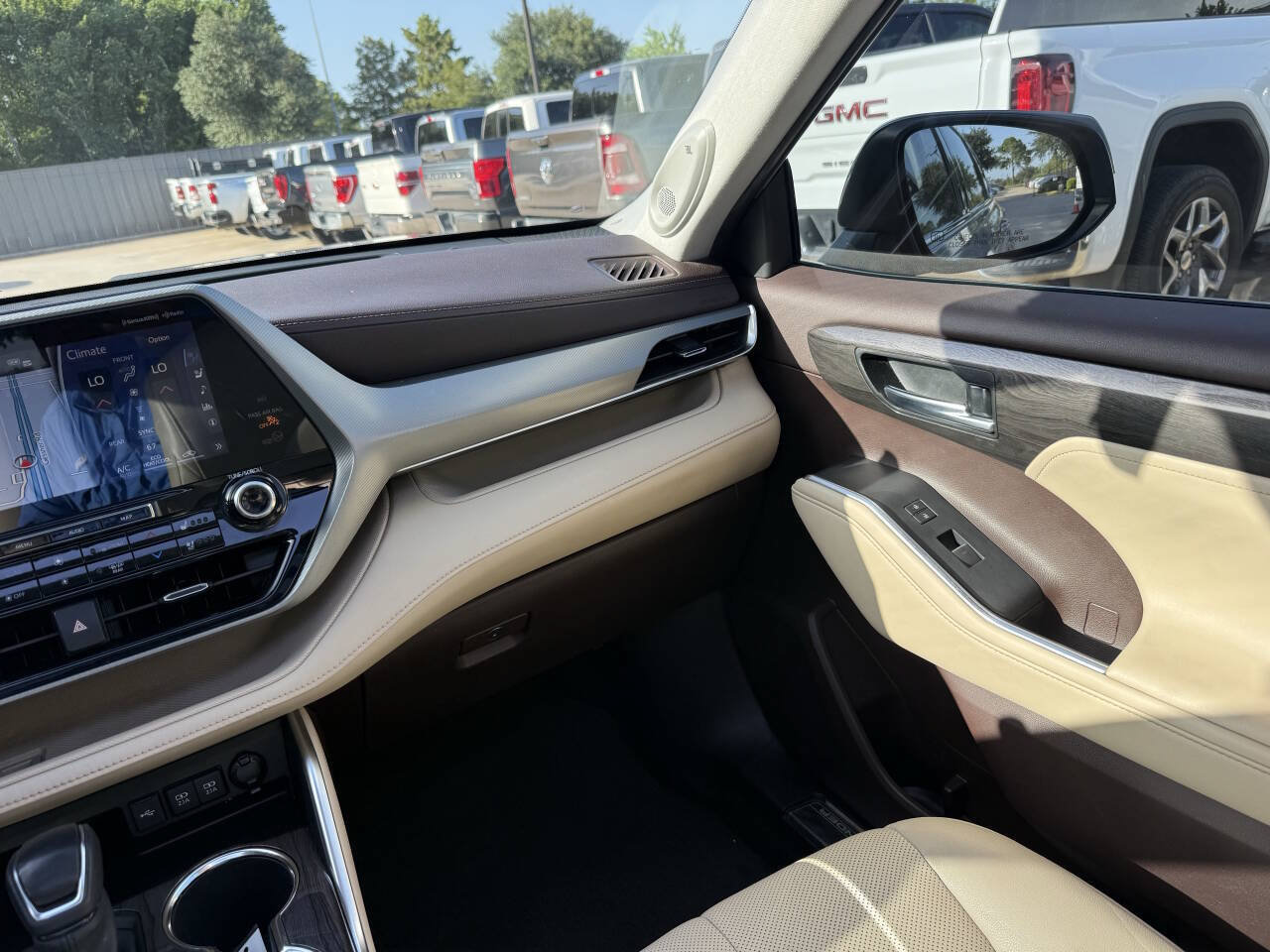 Used 2021 Toyota Highlander Platinum AWD/4WD image 22