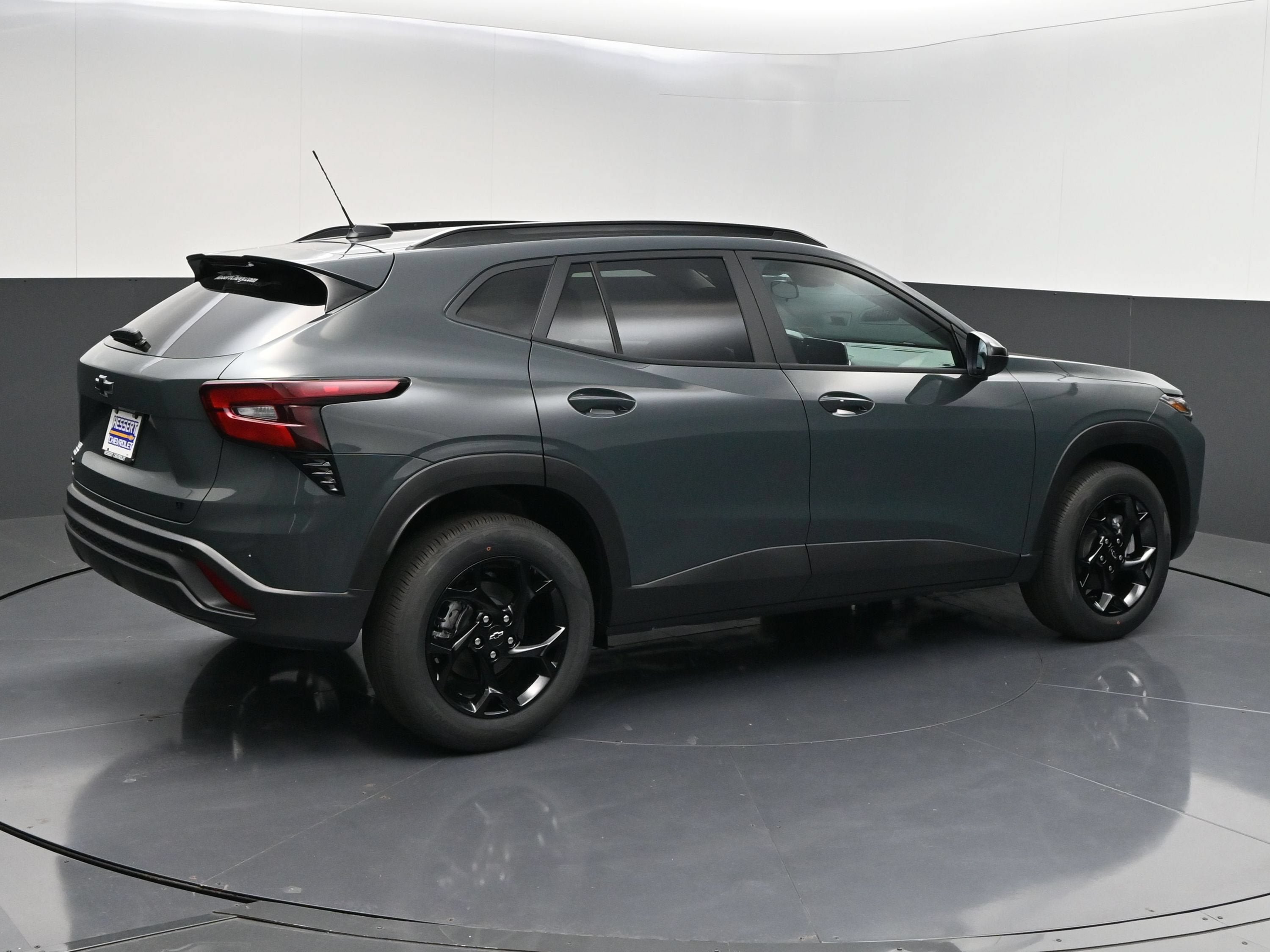 New 2026 Chevrolet Trax LT w/ Sunroof Package FWD image 8