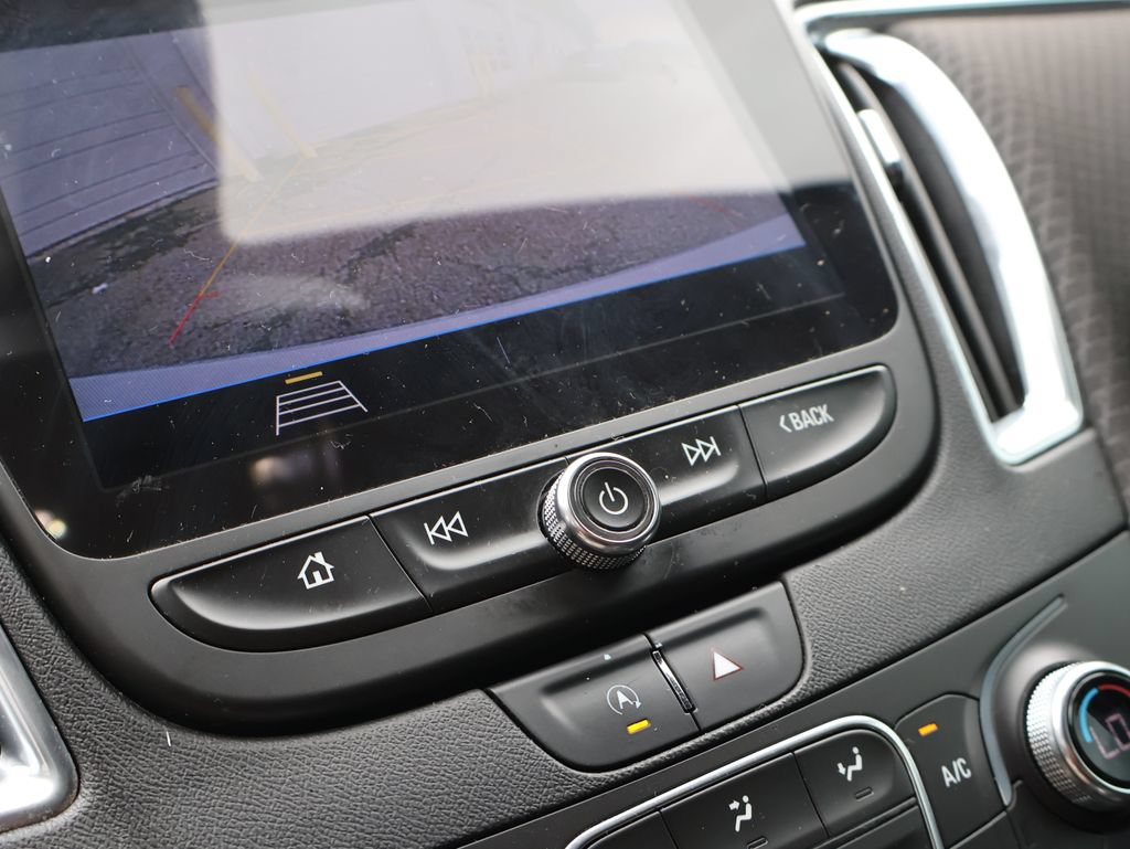 Used 2020 Chevrolet Malibu LT FWD image 26