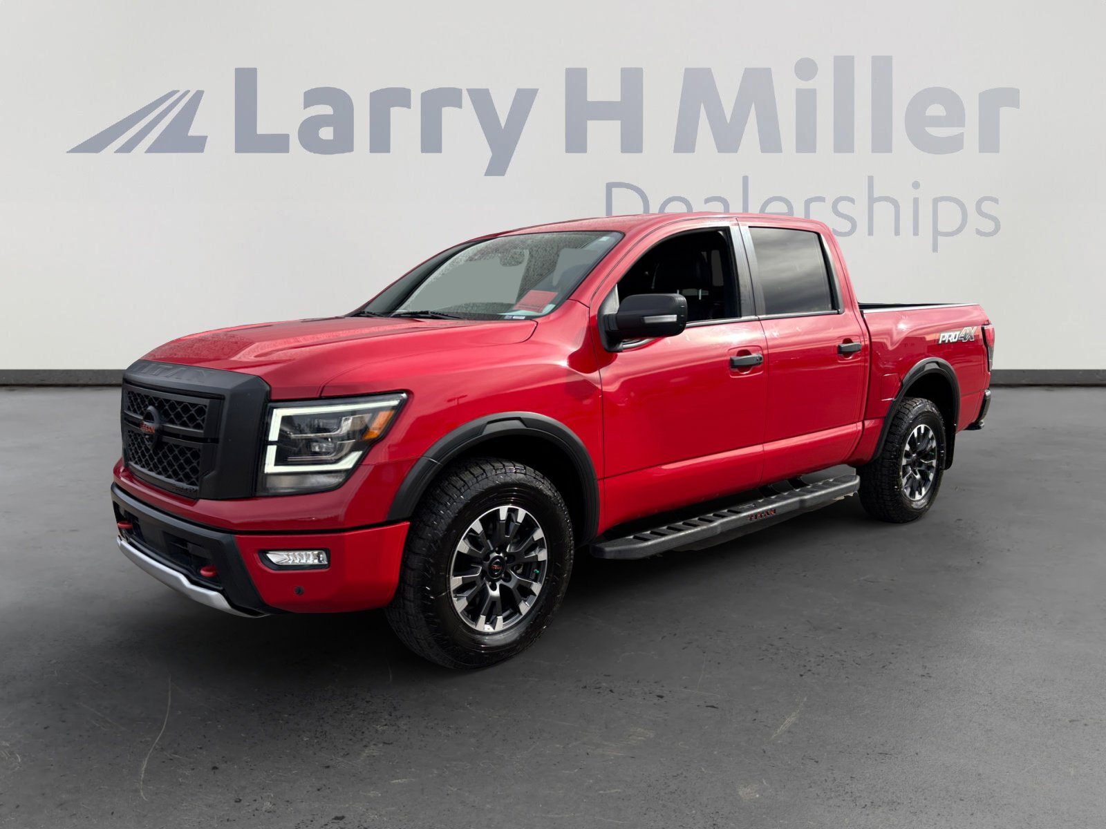 Used 2022 Nissan Titan PRO-4X w/ Pro-4x Convenience Package image 1