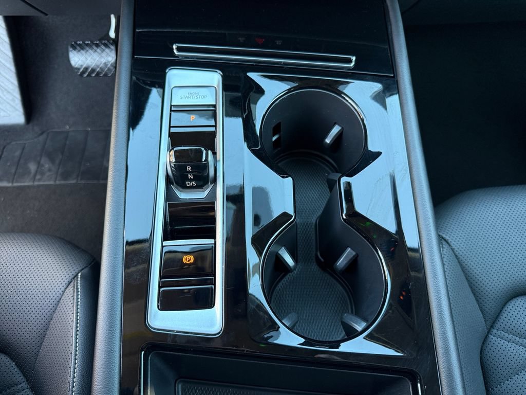 Used 2025 Volkswagen Atlas SE AWD/4WD image 19