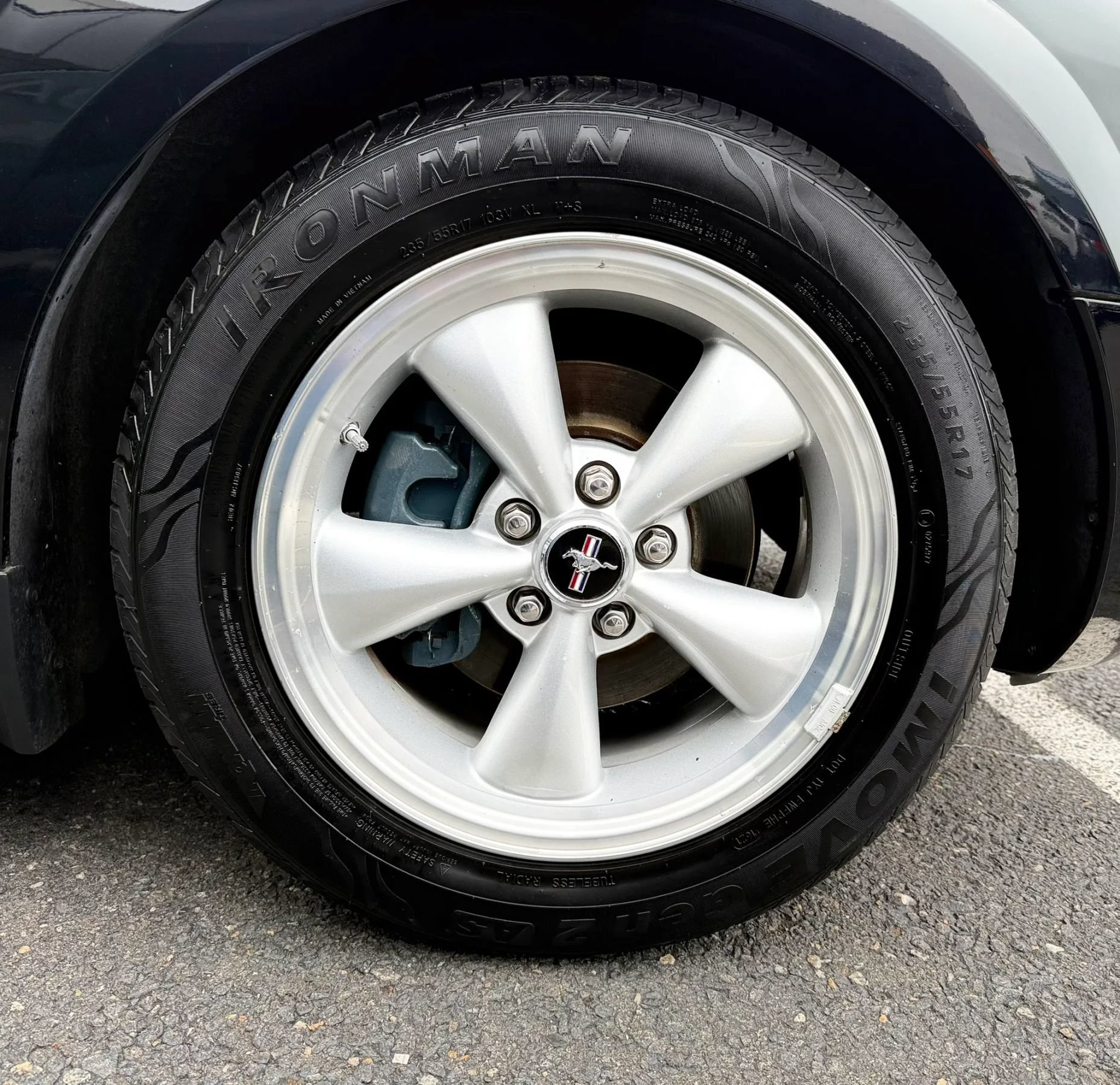 Used 2009 Ford Mustang Premium RWD image 40