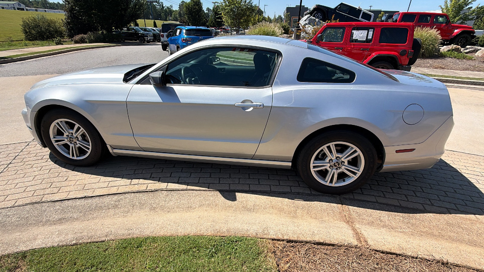 Used 2013 Ford Mustang Coupe RWD image 11