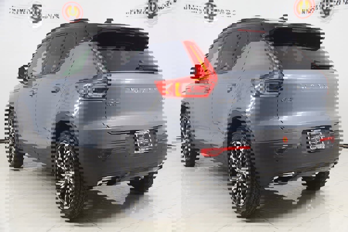 Used 2020 Volvo XC40 T5 R-Design image 4