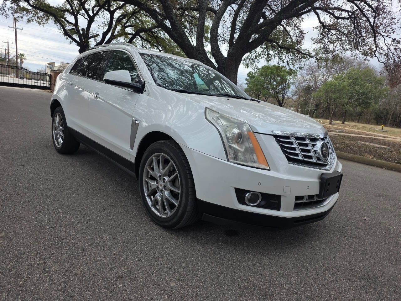 Used 2015 Cadillac SRX Premium w/ Driver Assist Package FWD image 2