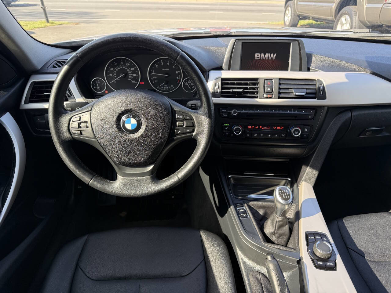 Used 2014 BMW 320i 320i 4dr Sedan image 17