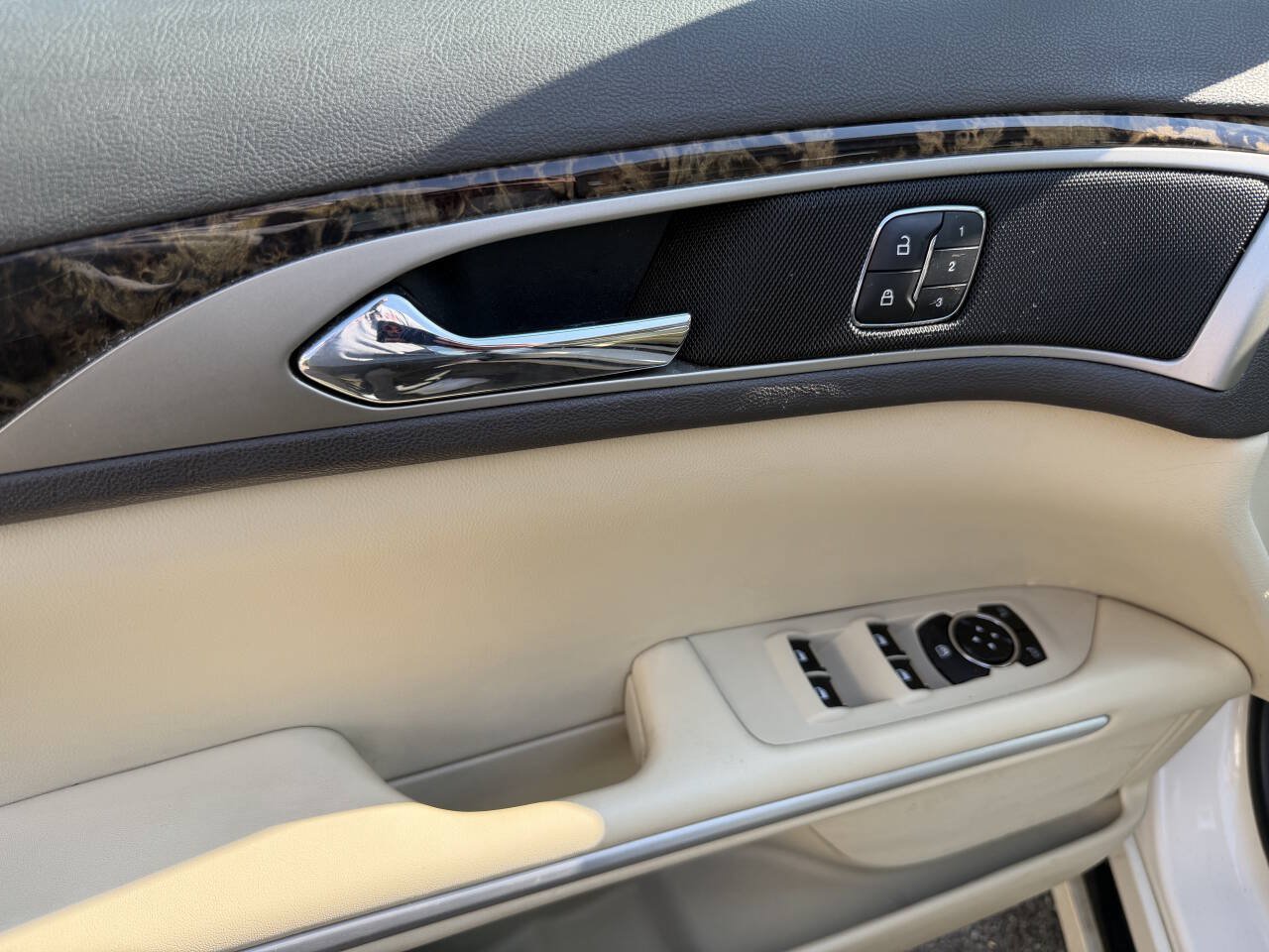 Used 2013 Lincoln MKZ AWD image 15