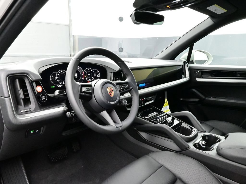 Certified 2026 Porsche Cayenne AWD/4WD image 4