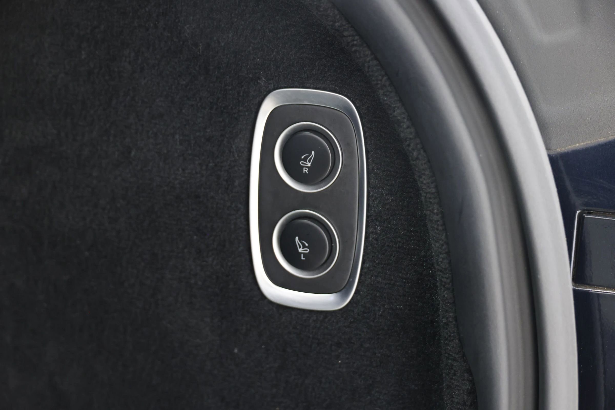 Used 2021 Aston Martin DBX image 68