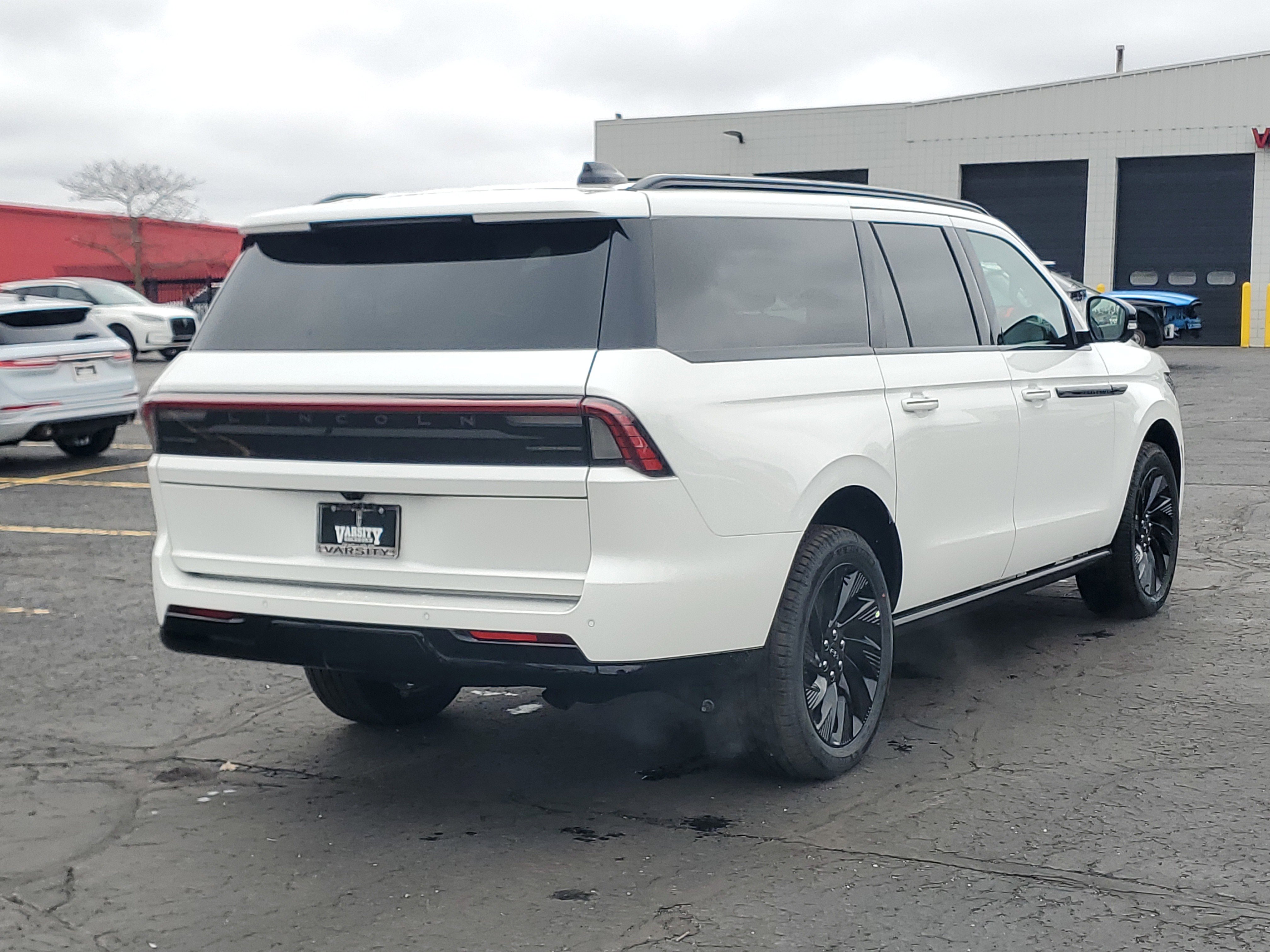 New 2026 Lincoln Navigator L Reserve AWD/4WD image 4