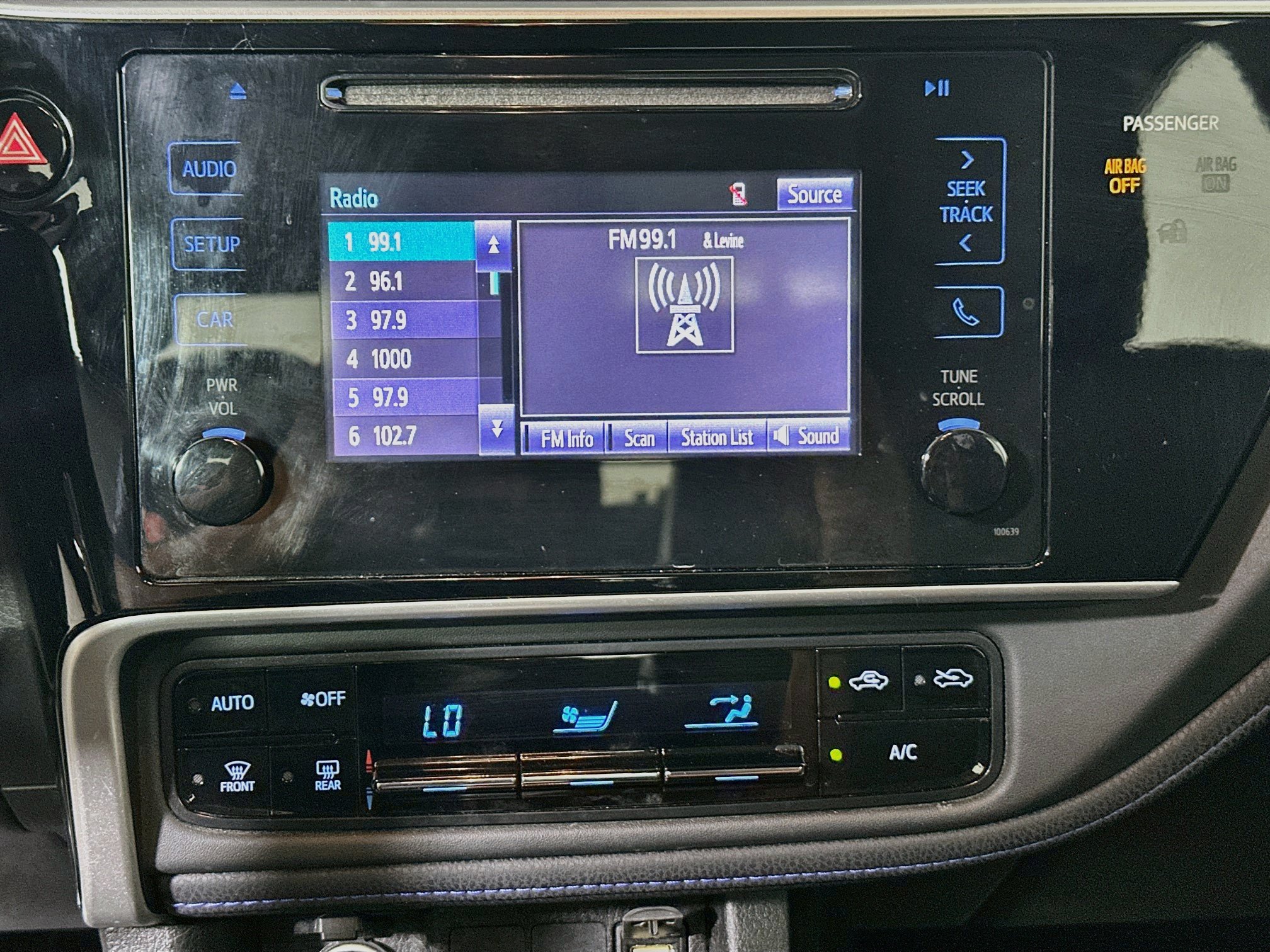 Used 2017 Toyota Corolla SE FWD image 23