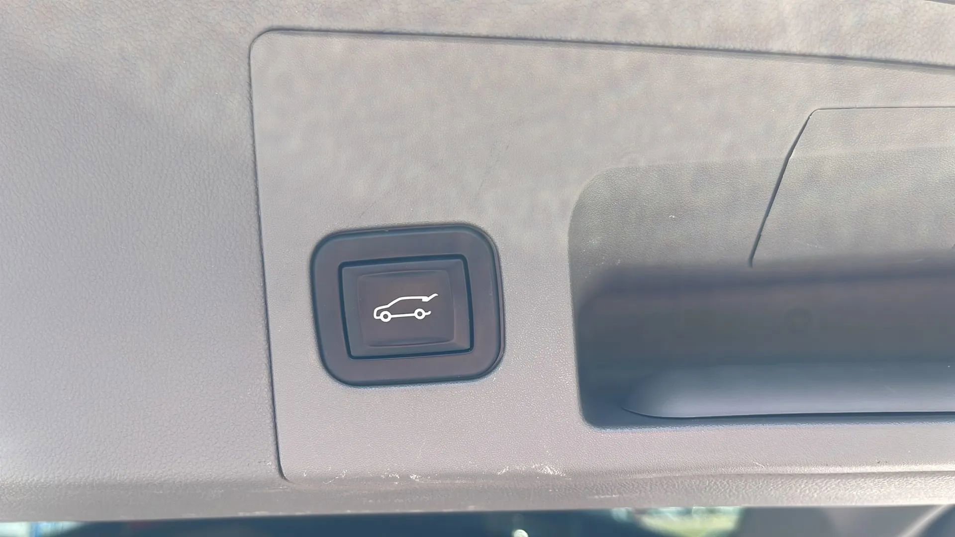 Used 2017 Cadillac XT5 Luxury w/ Driver Awareness Package FWD image 38