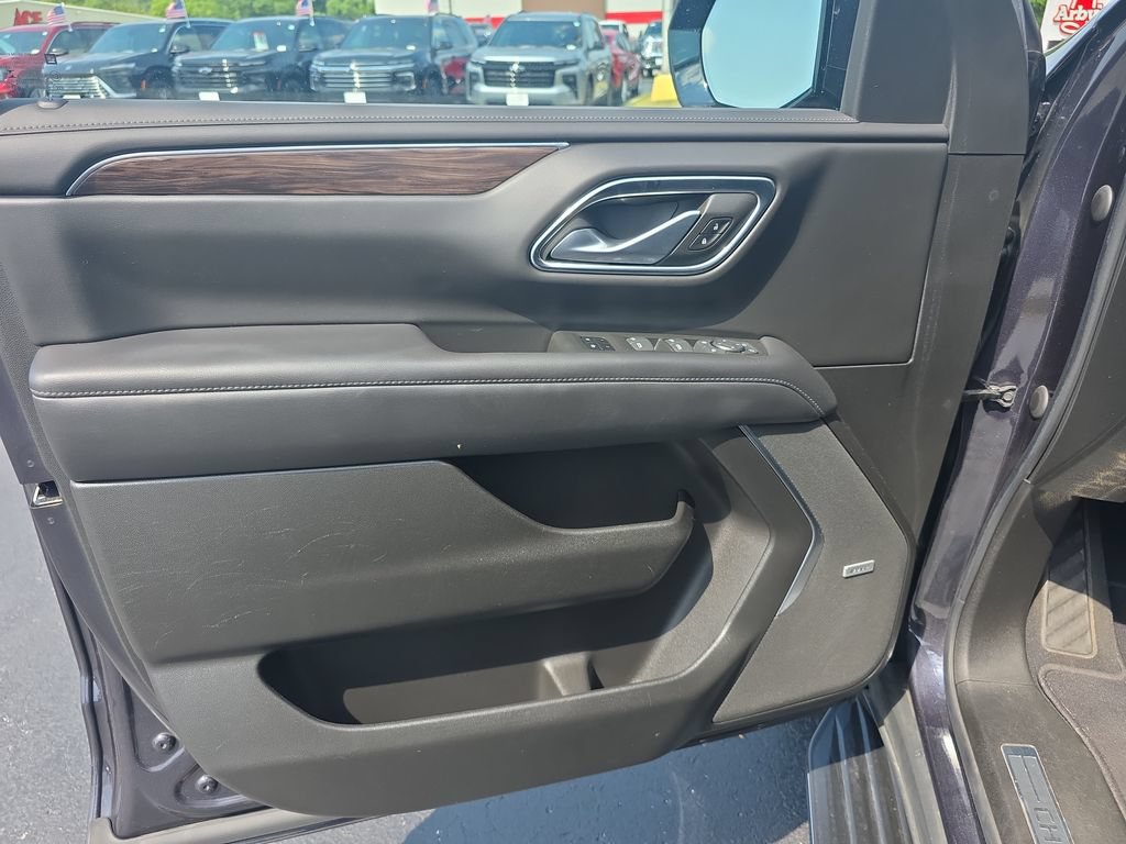 Used 2022 Chevrolet Tahoe LT w/ Luxury Package AWD/4WD image 11