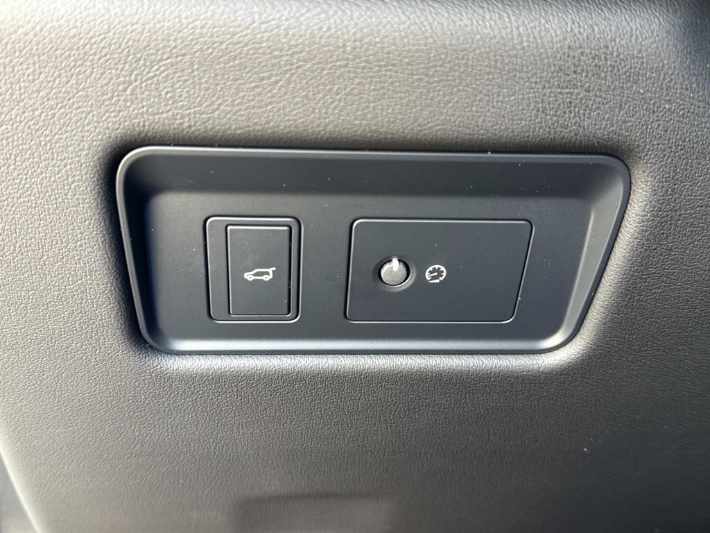 New 2026 Jaguar F-PACE R-Dynamic S image 32