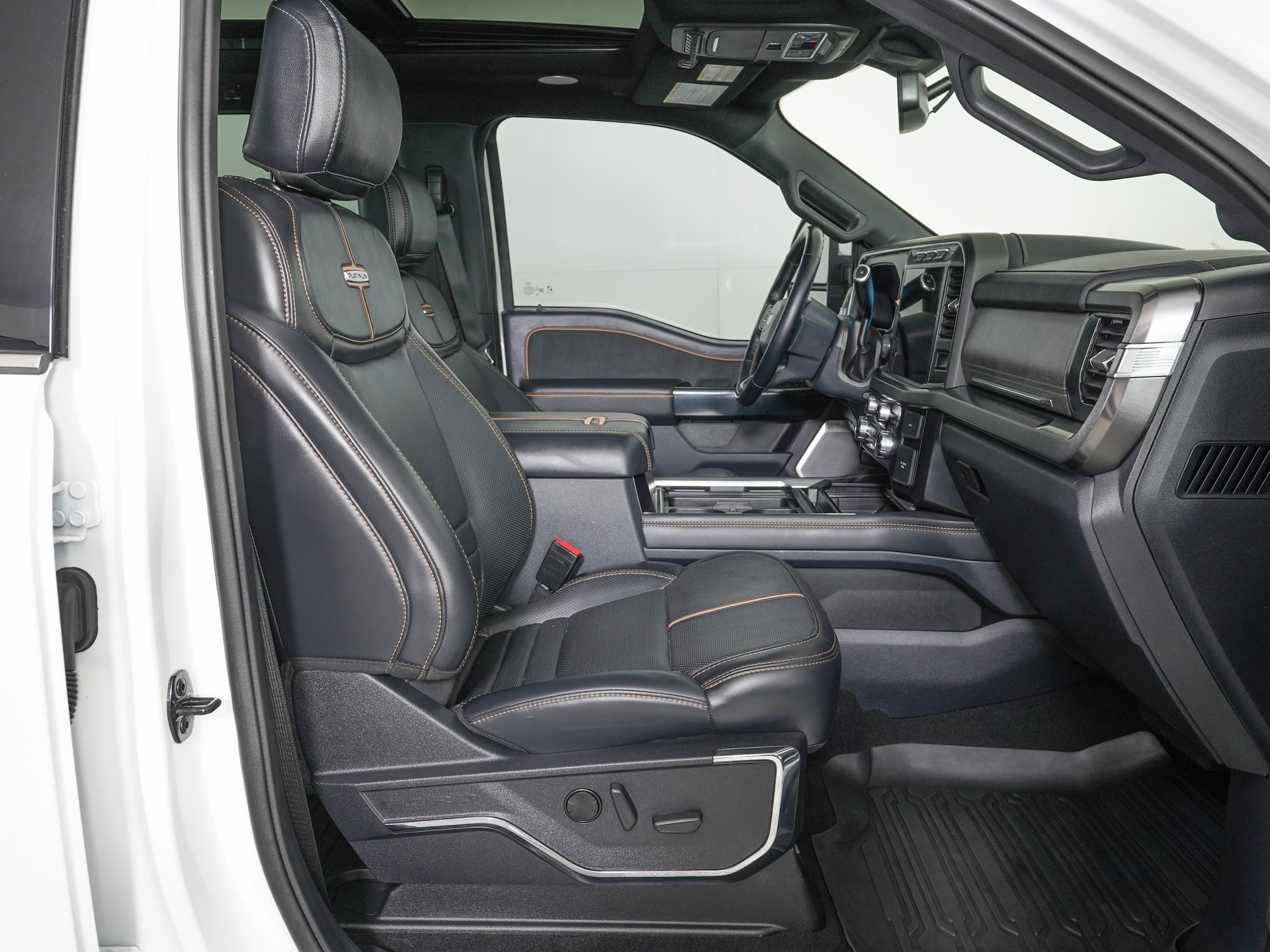 Used 2023 Ford F450 Platinum w/ FX4 Off-Road Package image 10