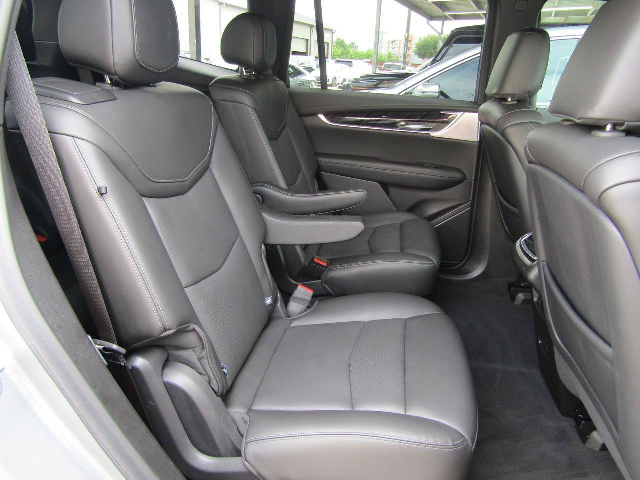 Used 2025 Cadillac XT6 Premium Luxury FWD image 14