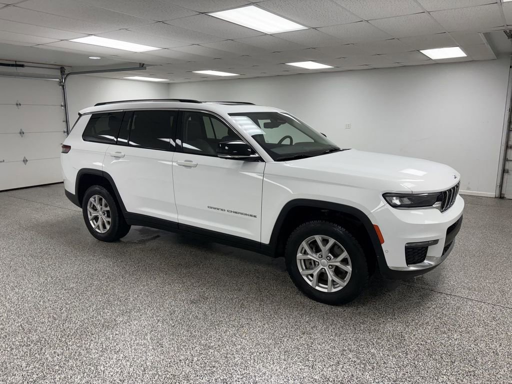 Used 2023 Jeep Grand Cherokee L Limited w/ Luxury Tech Group II image 2