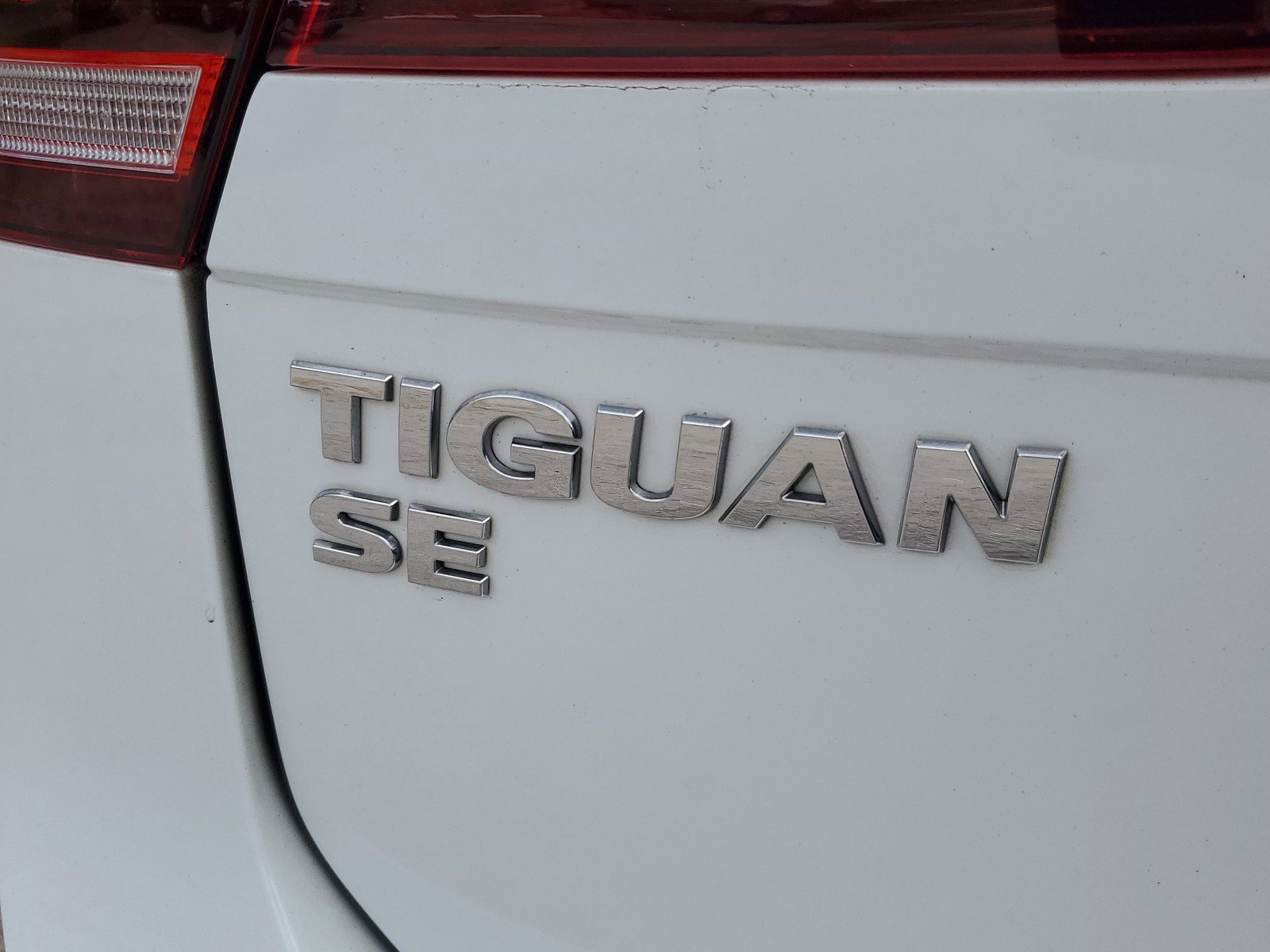 Used 2019 Volkswagen Tiguan SE w/ Panoramic Sunroof Package image 8