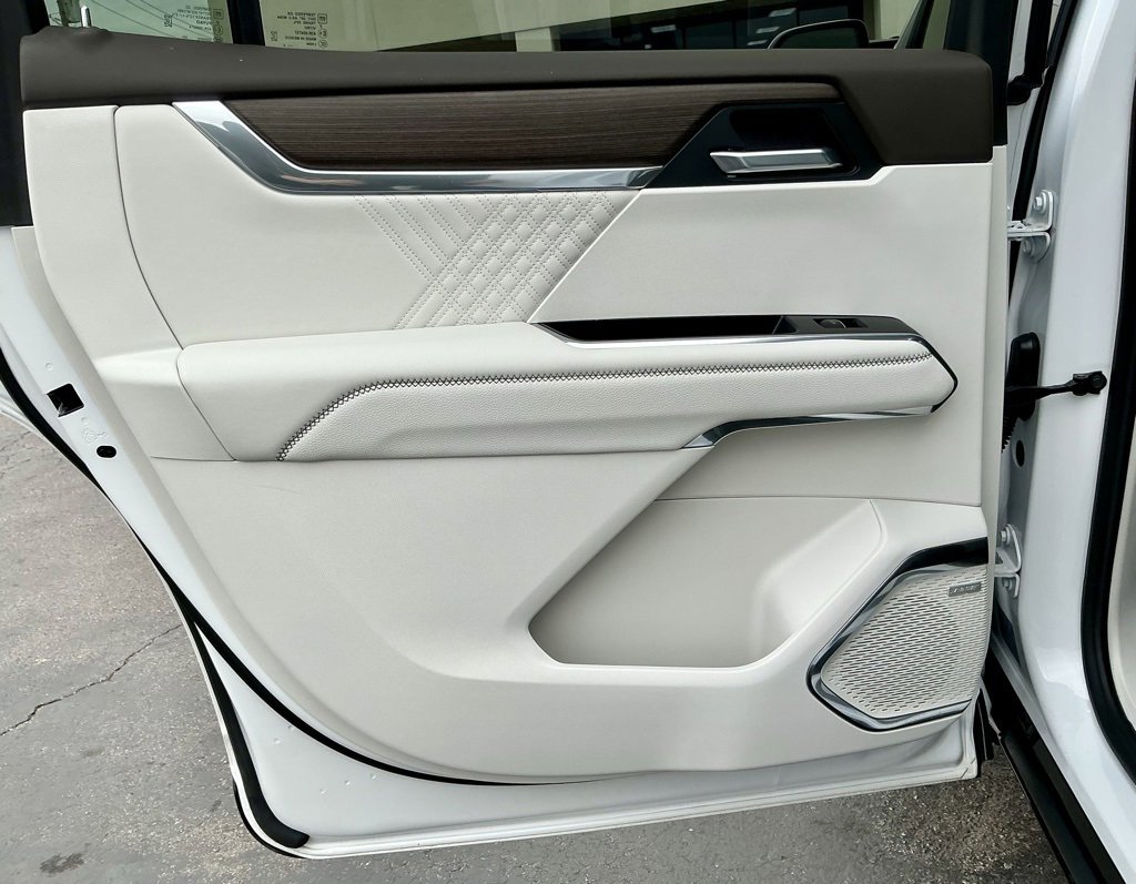 Used 2024 GMC Acadia Denali image 30