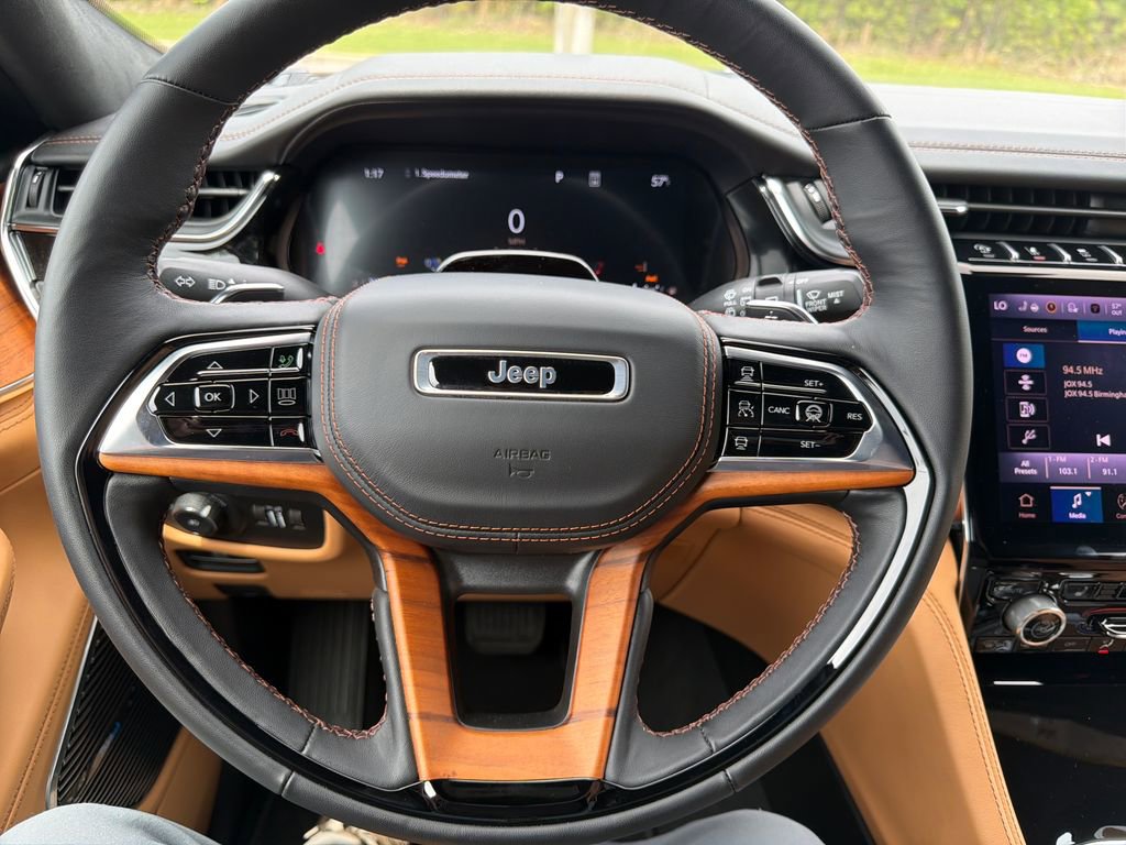 Used 2025 Jeep Grand Cherokee Summit image 32
