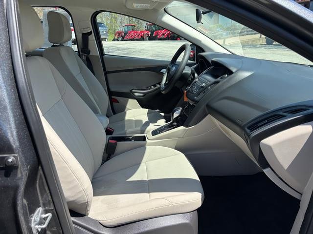 Used 2018 Ford Focus SE FWD image 15