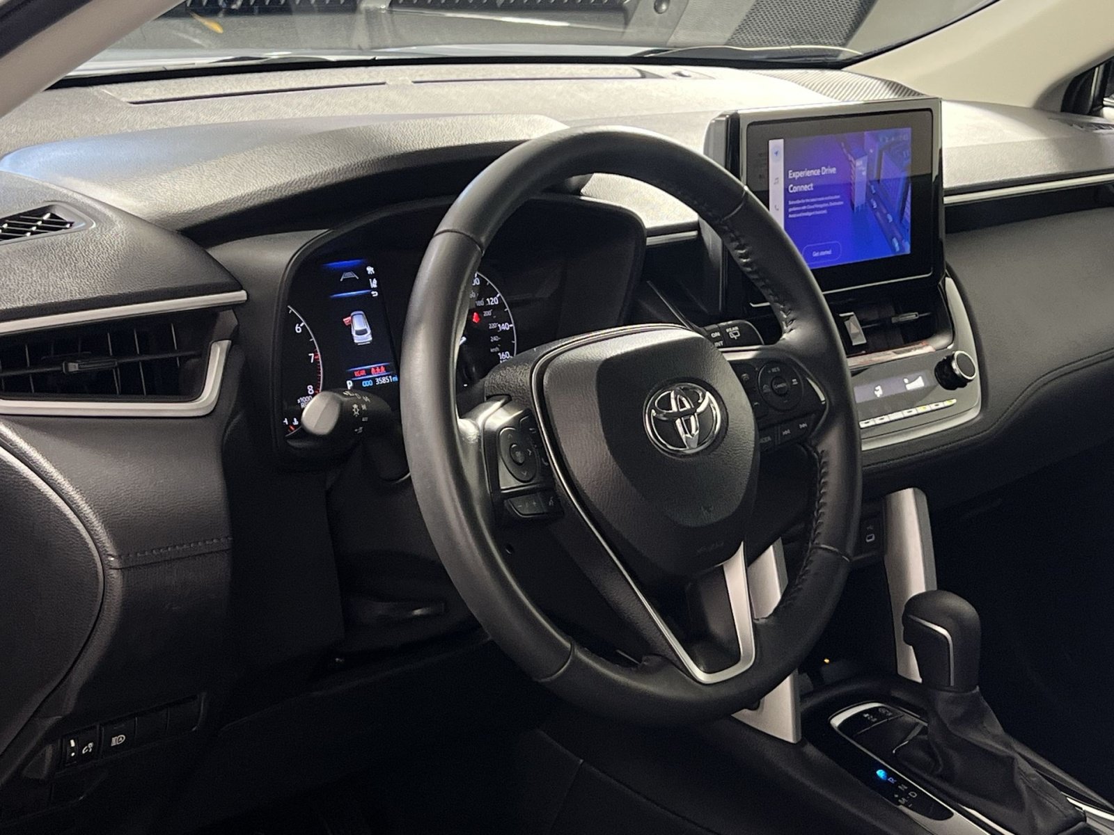 Used 2025 Toyota Corolla Cross LE FWD image 16