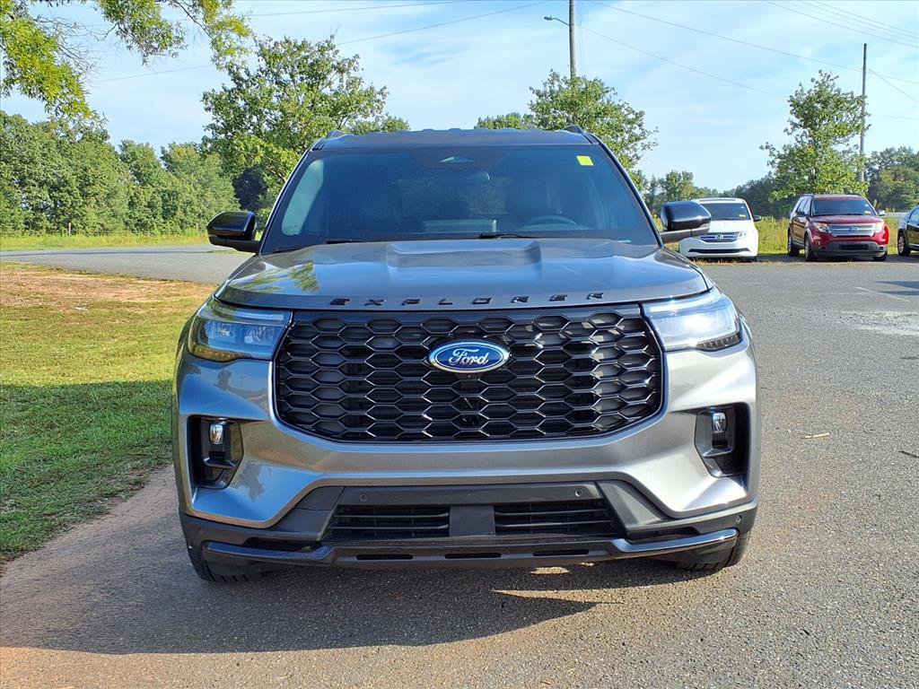 Certified 2025 Ford Explorer ST-Line image 2