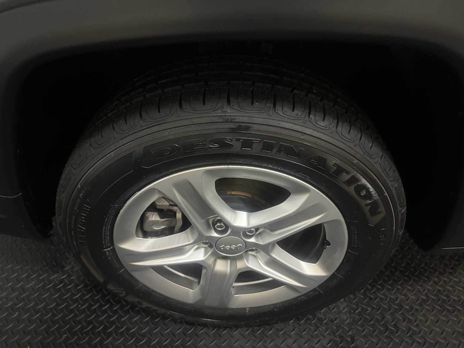 Used 2023 Jeep Compass Latitude image 8