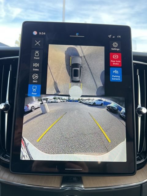 New 2026 Volvo XC60 B5 Plus w/ Climate Package PRO AWD/4WD image 17