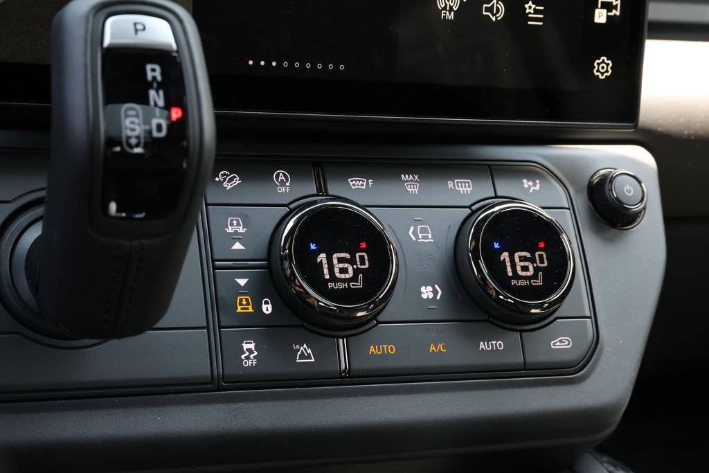 New 2026 Land Rover Defender 110 OCTA AWD/4WD image 27