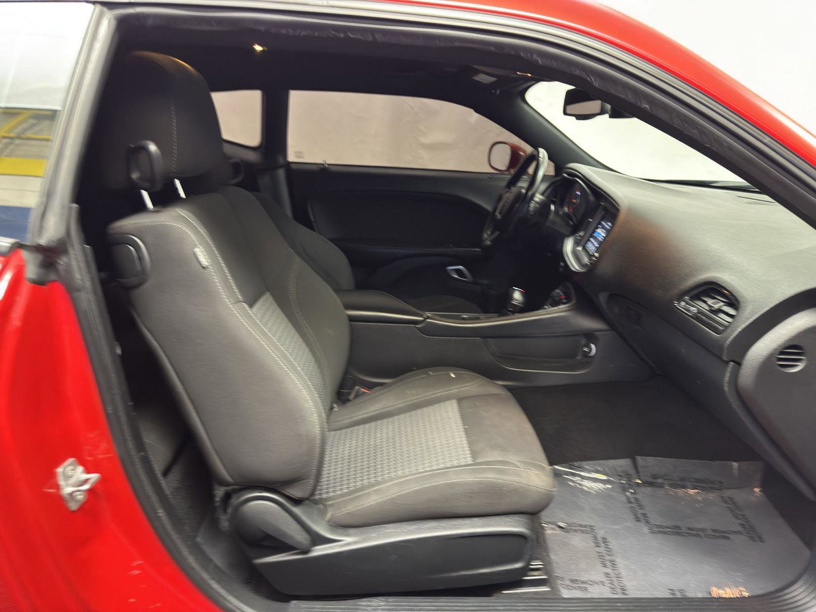 Used 2021 Dodge Challenger SXT image 34