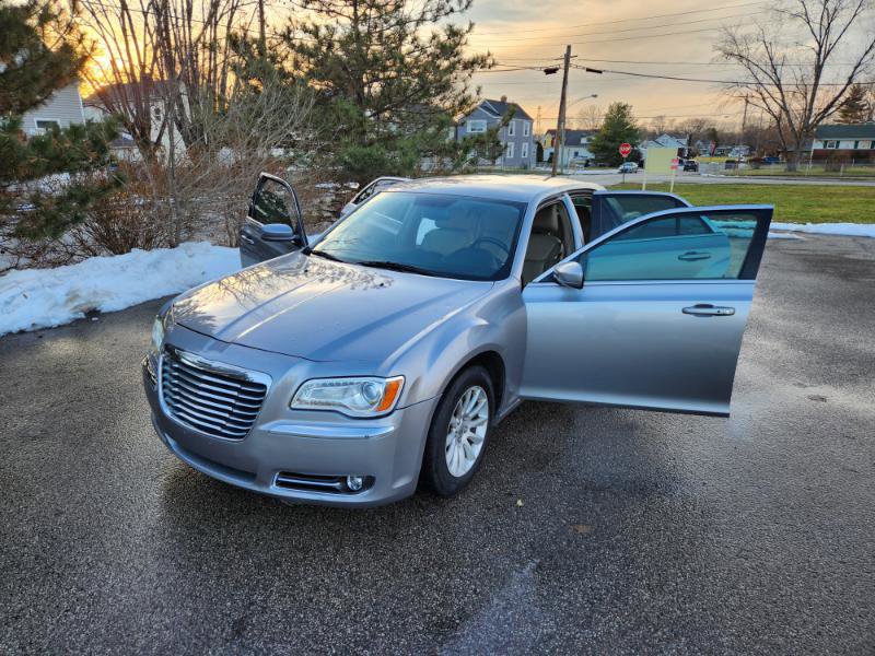 Used 2013 Chrysler 300 w/ Driver Convenience Group image 33