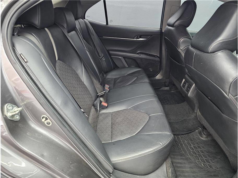 Used 2020 Toyota Camry XSE w/ Navigation Package image 13