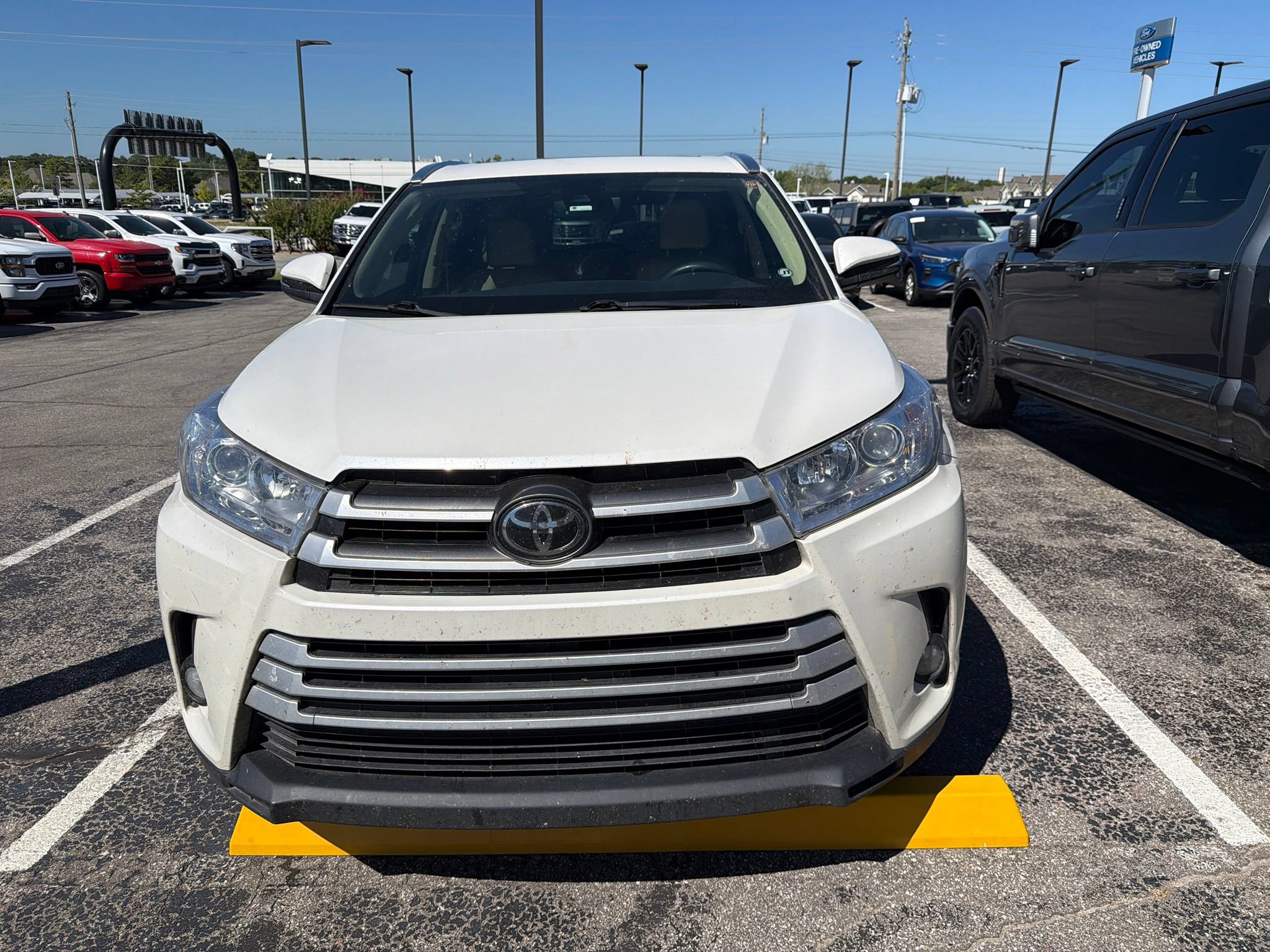 Used 2017 Toyota Highlander XLE FWD image 3