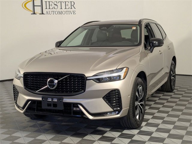 Used 2025 Volvo XC60 B5 Plus image 4