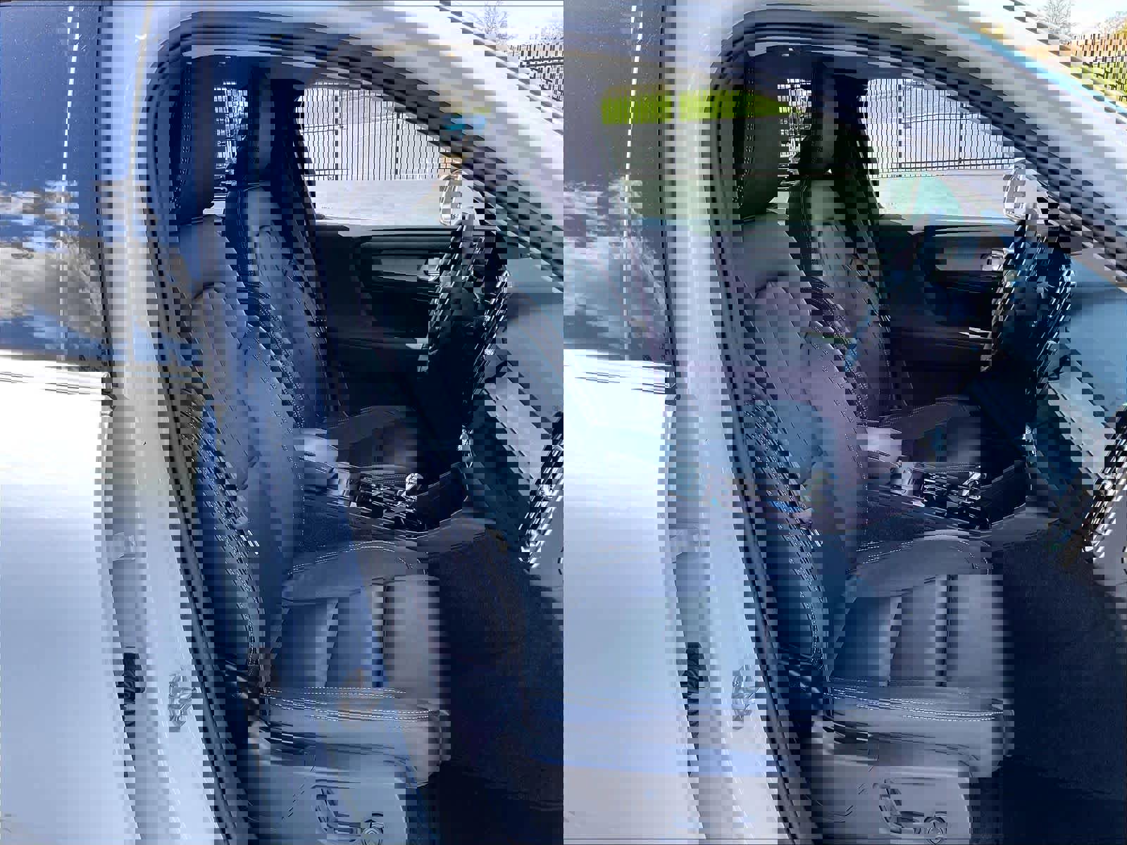 Used 2025 Volvo XC40 B5 Plus image 10