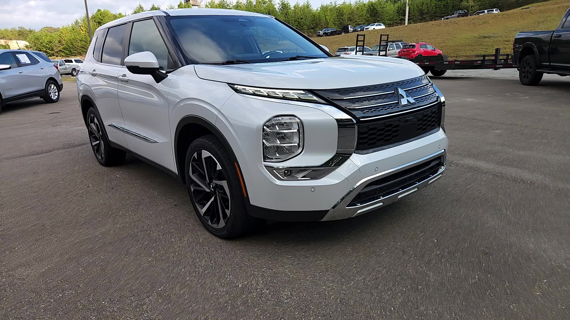 Used 2022 Mitsubishi Outlander SE image 4