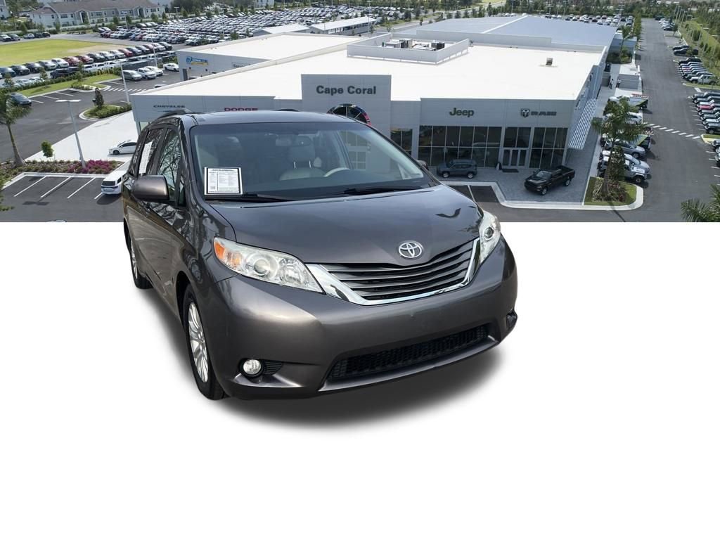 Used 2014 Toyota Sienna XLE image 7