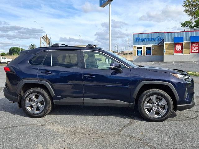 Used 2022 Toyota RAV4 XLE w/ Convenience Package AWD/4WD image 9