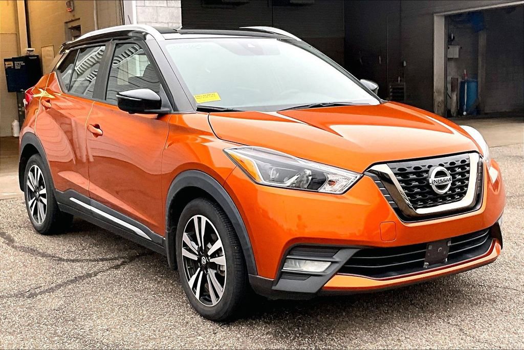 Used 2020 Nissan Kicks SR image 1