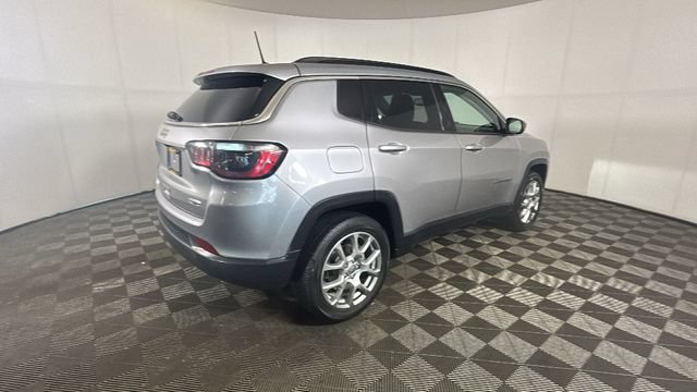 Used 2022 Jeep Compass Latitude AWD/4WD image 2