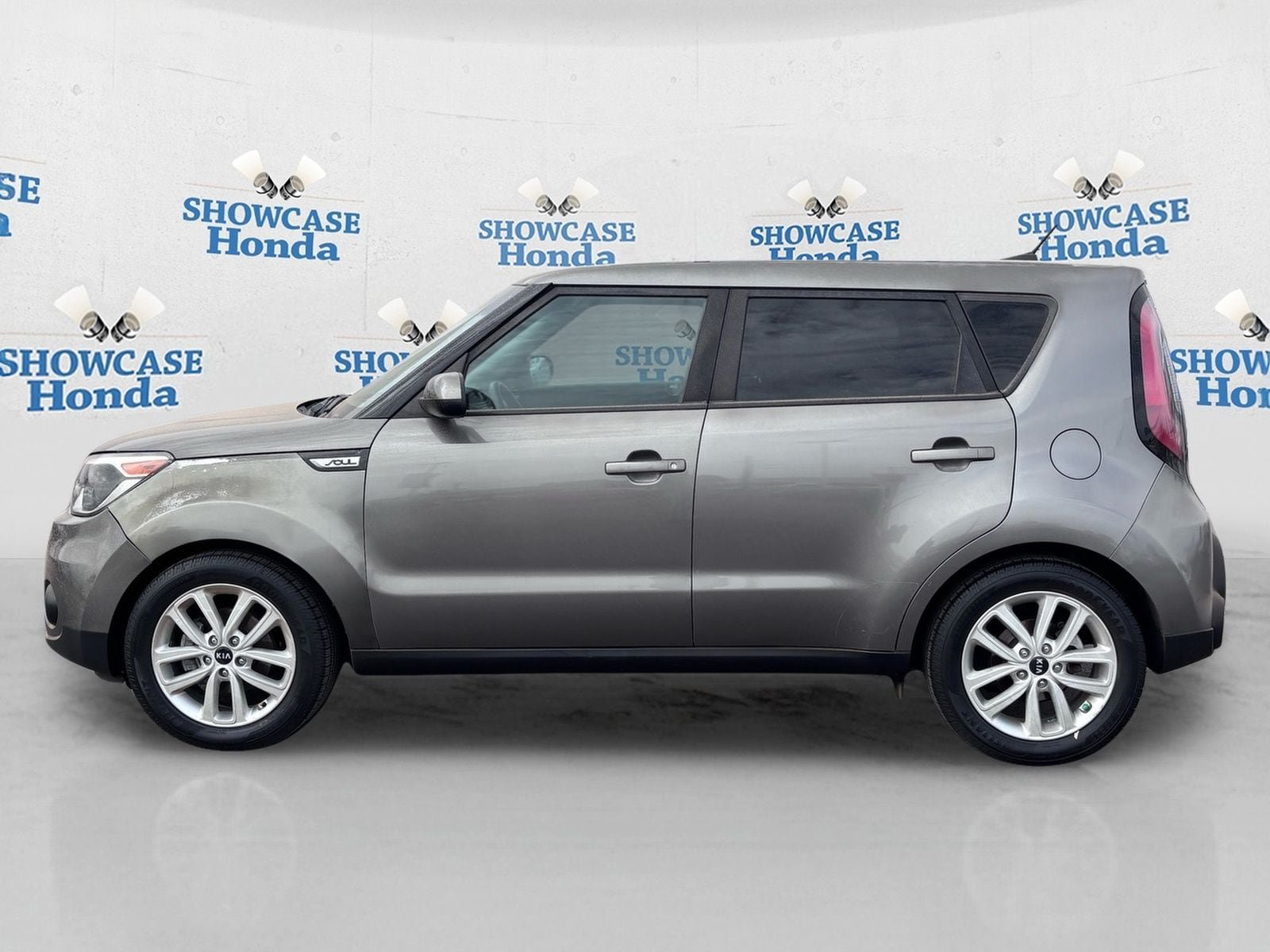 Used 2018 Kia Soul + FWD image 4