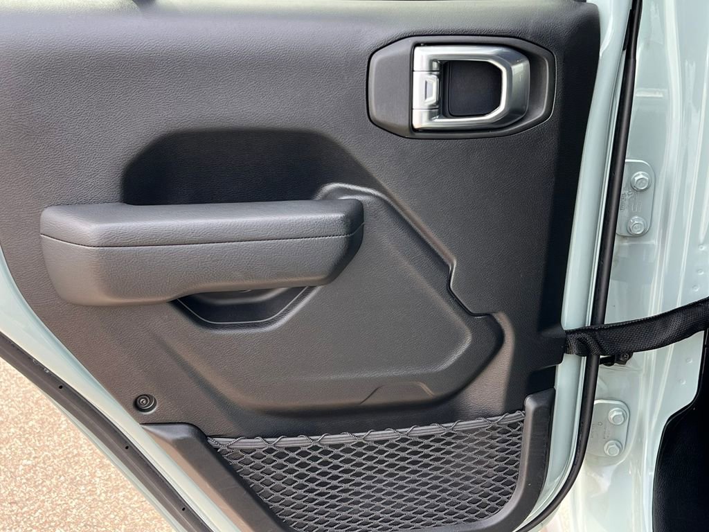 Used 2023 Jeep Wrangler Sport image 32