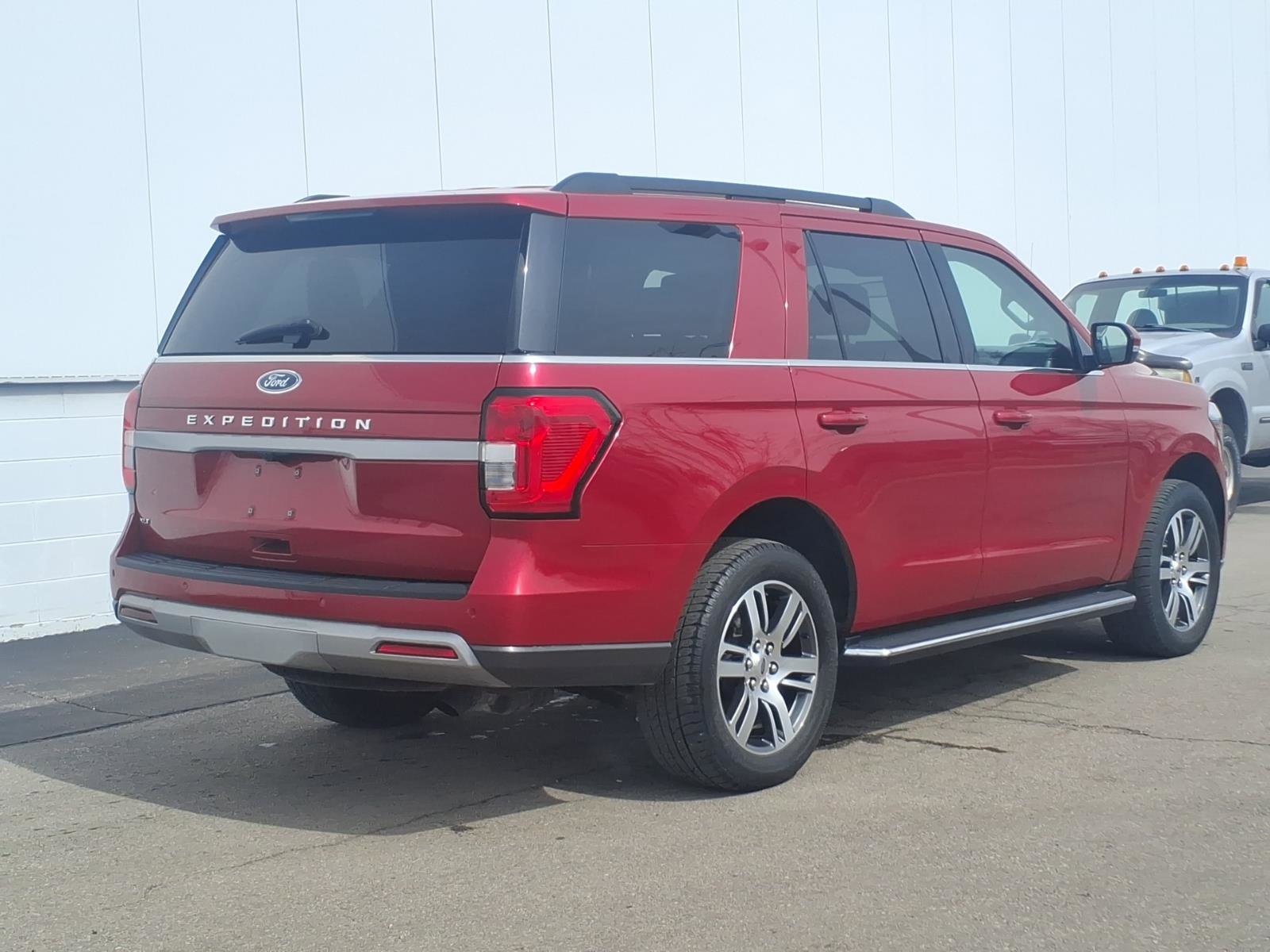 Used 2022 Ford Expedition XLT AWD/4WD image 6